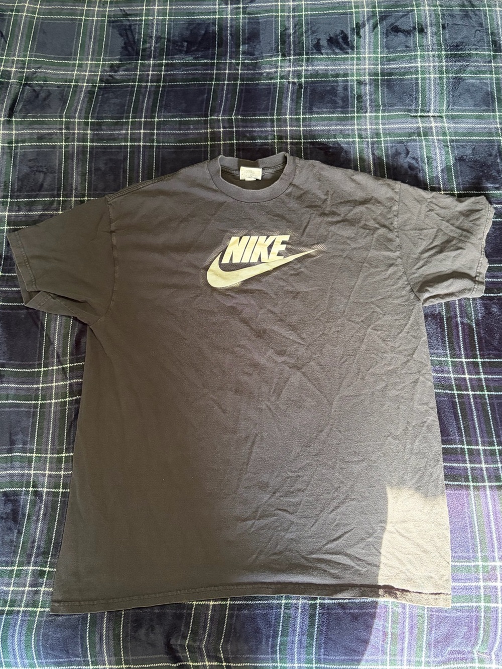 Vintage silver tag Nike black & gray t-shirt with white Nike logo. Size XXL.